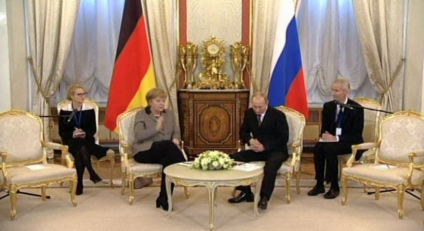 Меркел призова Путин да използва влиянието си над проруските сепаратисти в Украйна