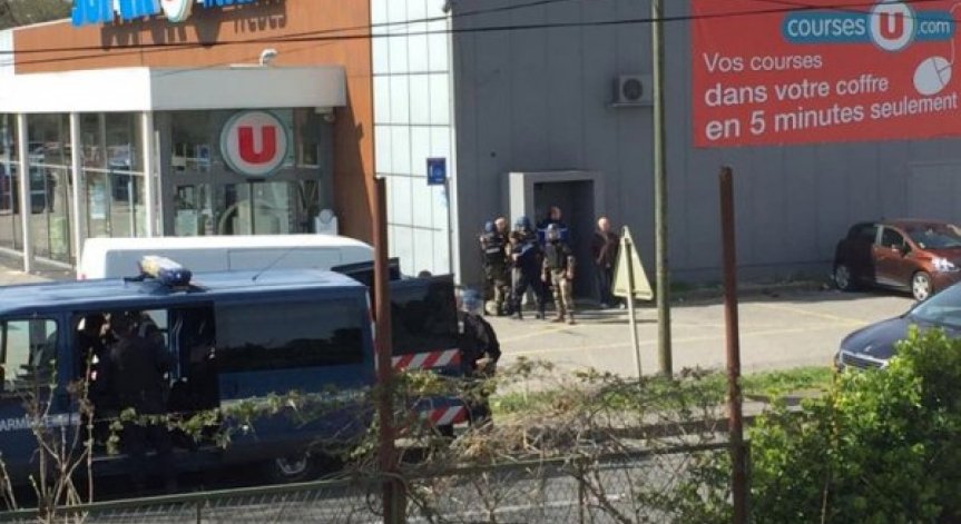 Освободиха заложниците в супермаркета в Треб, трима души загинаха