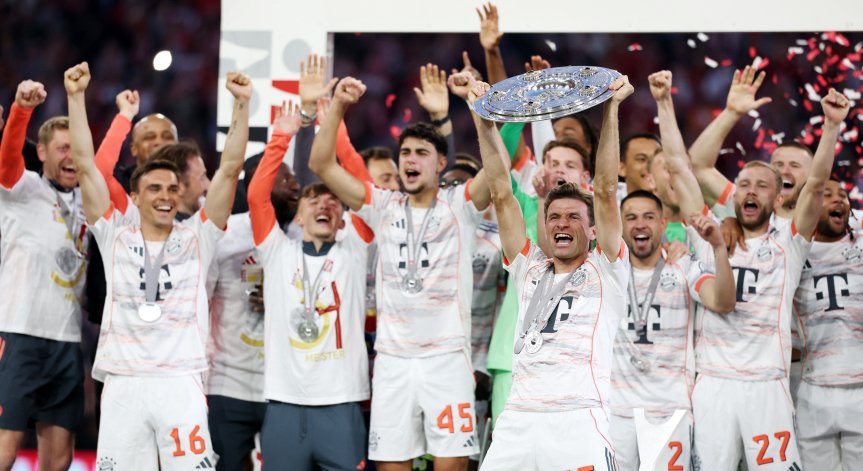 Тимът вдигна титлата кръг преди края на първенството.