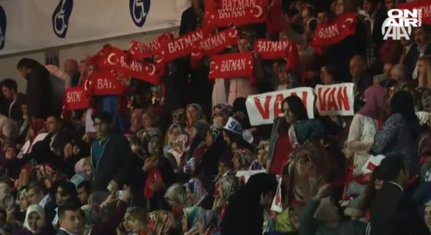 Ердоган оглавява управляващата в Турция Партия на справедливостта и развитието