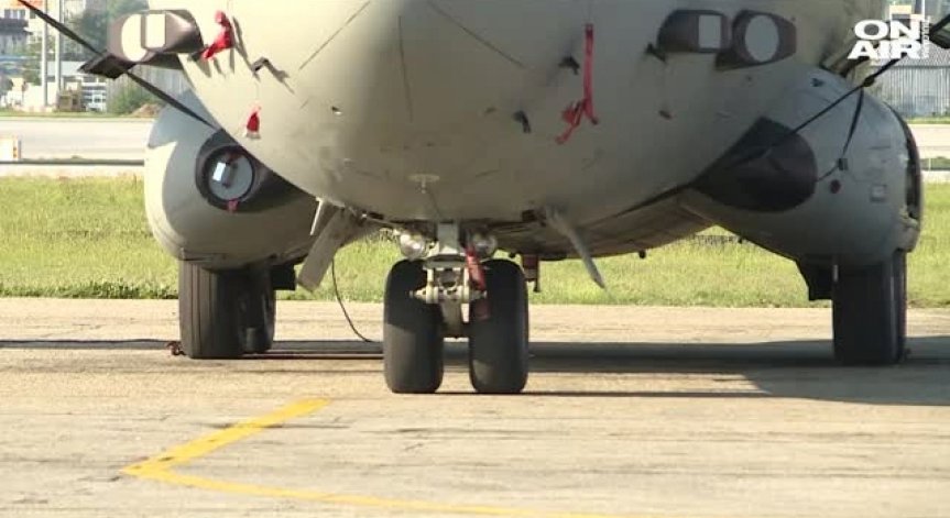 Военни вертолети и самолети в небето над София от 2 май