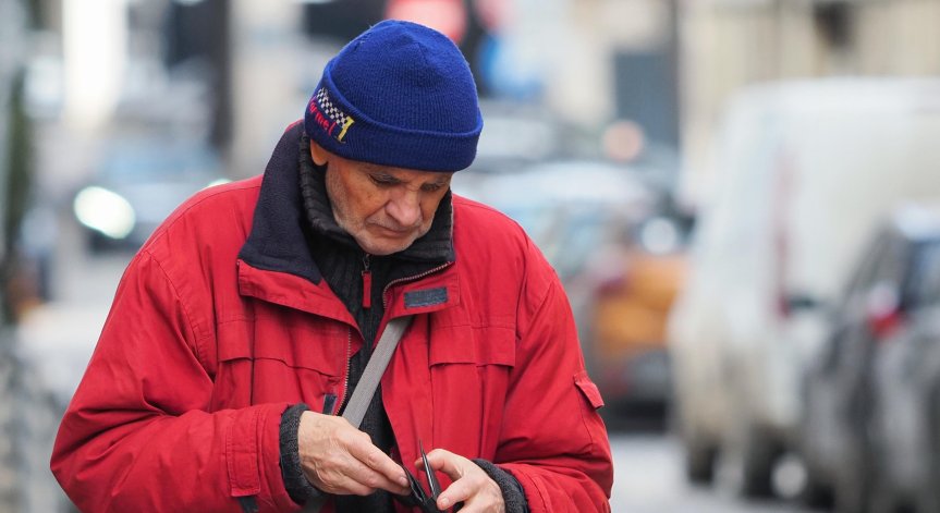 НОИ обяви по-ранно изплащане на пенсиите и коледните добавки за декември