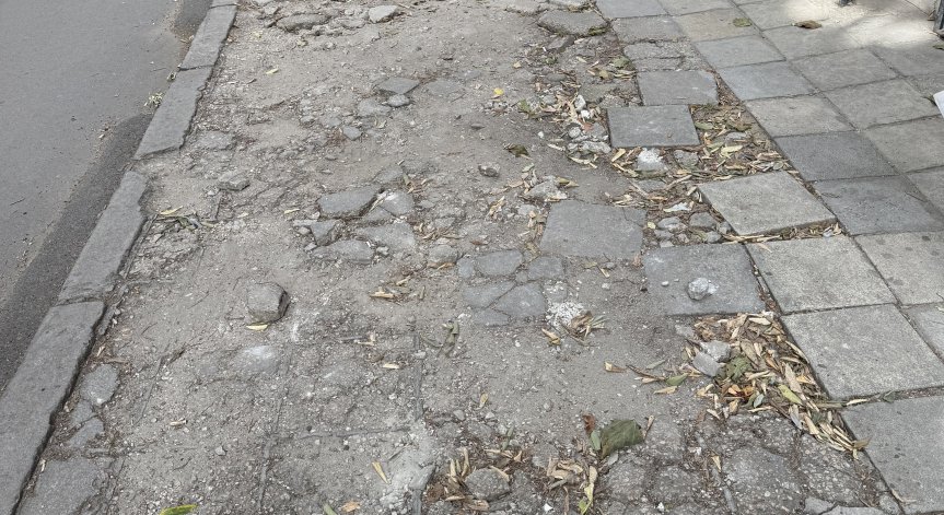 Сигнал от Варна: Липсващи и разбити плочки