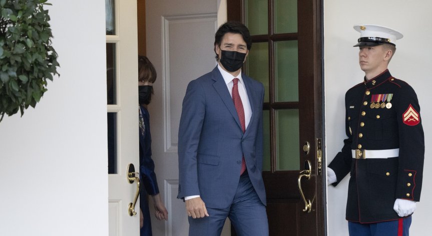 Премиерът Трюдо и семейството му са евакуирани заради протестите срещу мерките в Канада