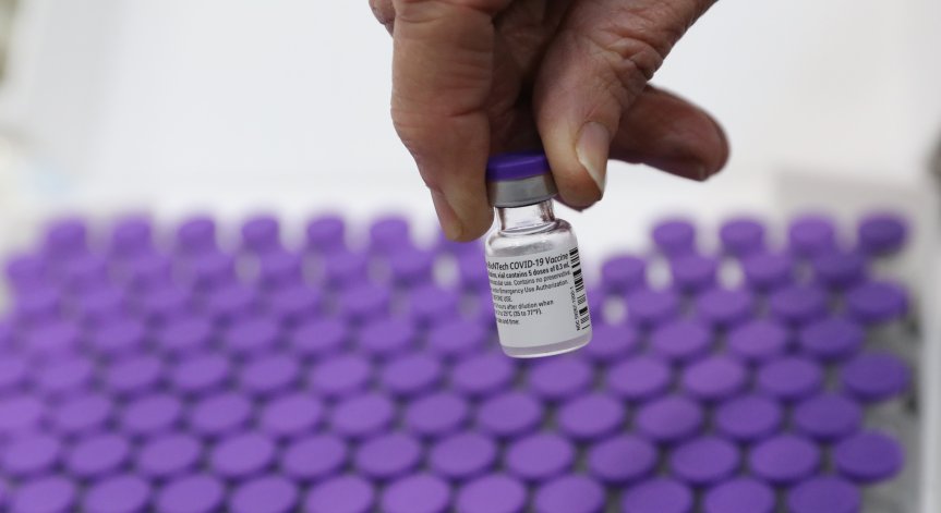 Италия ще заведе дела срещу AstraZeneca и Pfizer заради забавените доставки