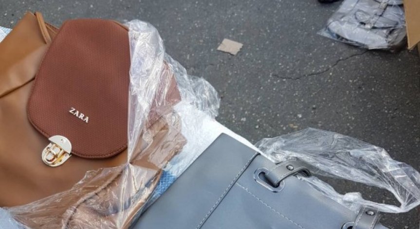 Митничари хванаха голямо количество чанти, боксерки и чорапи менте