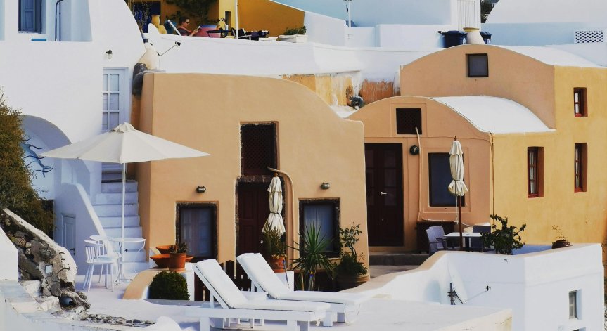 Мерките за Airbnb в центъра на Атина бяха обявени от Кириакос Мицотакис на 88-ят Международен панаир в Солун.