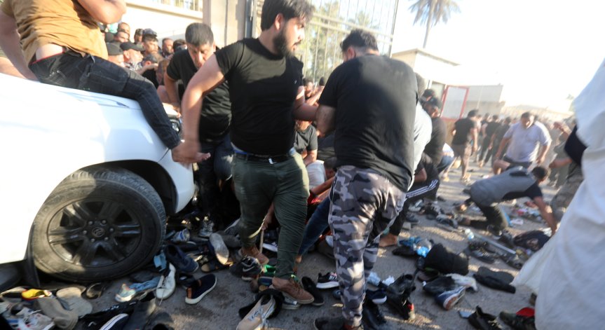 Най-малко 15 загинали и 200 ранени при ожесточени сблъсъци в Багдад