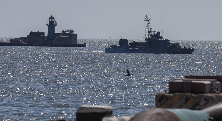 Руски сепаратисти присвоиха два кораба на пристанището в Мариупол