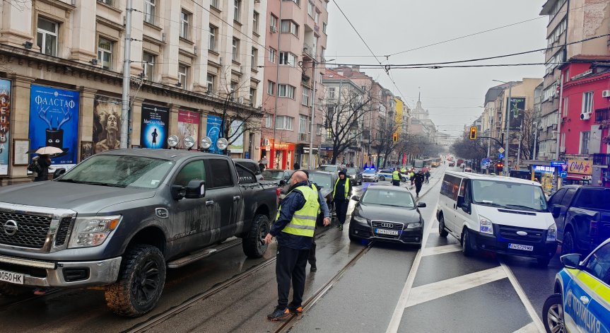 Протест пред НС и блокирано движение в центъра на София