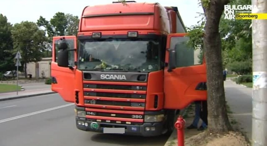 Полицията задържала ТИР с нелегални емигранти край Лозен