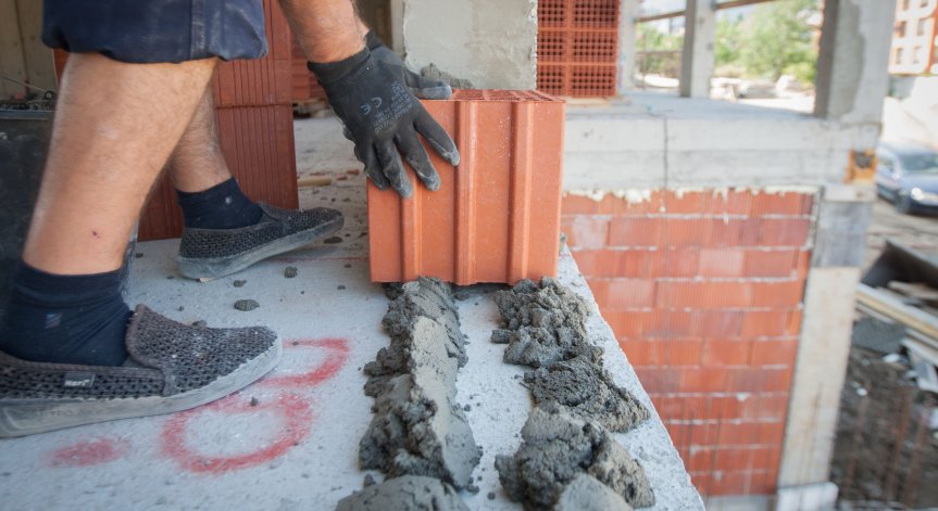 От началото на годината са установени 307 работещи без трудови договори.