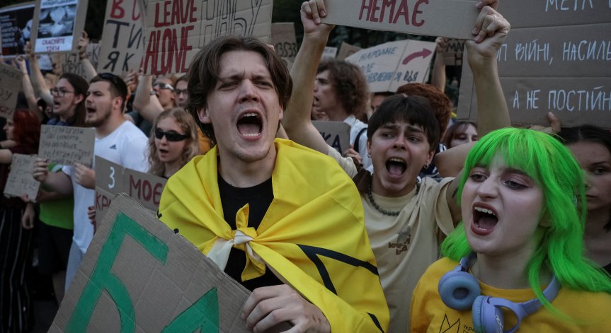 Според протестиращите промените застрашават демокрацията.