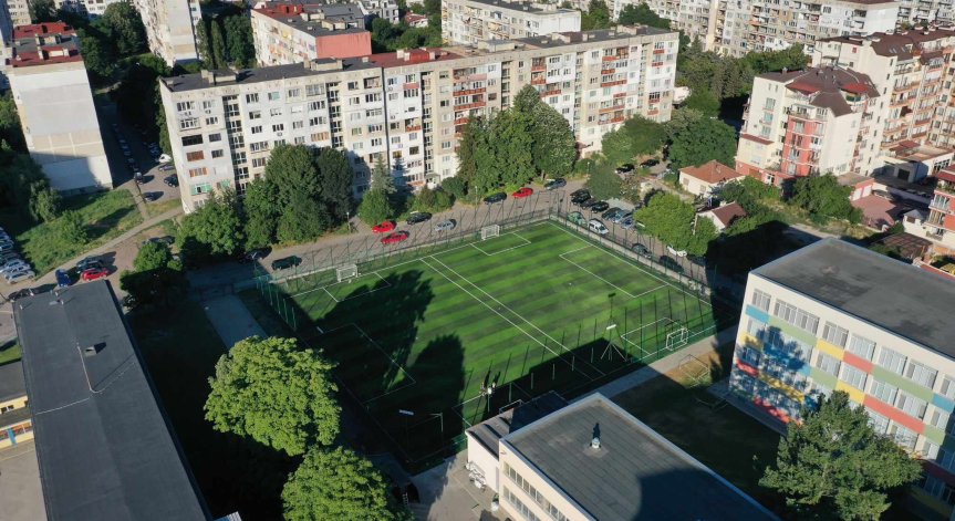 В София отварят дворове и игрища към училища за свободно ползване от деца
