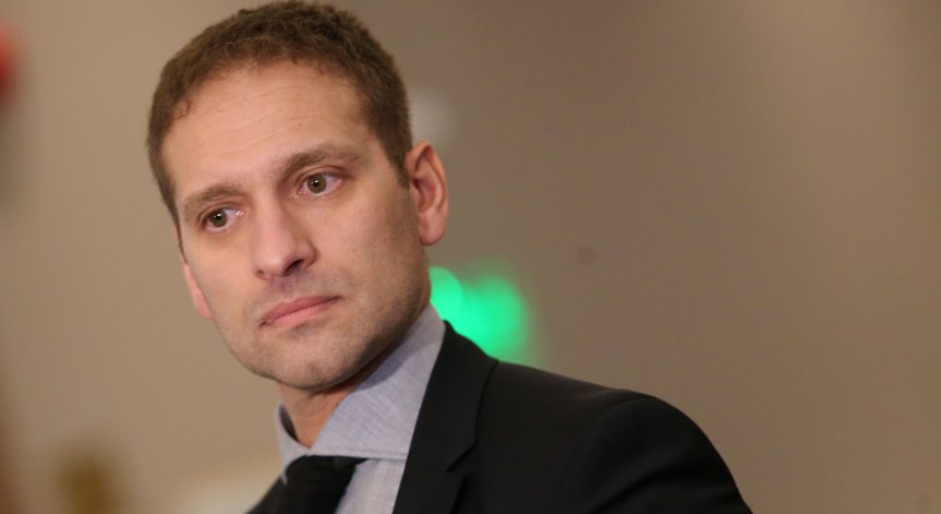 Стилиян Петров към Боби Михайлов: Стегни се, ще станем за смях