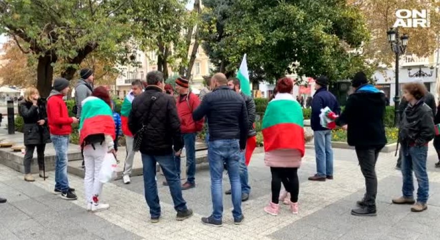 50 полицаи и жандармеристи бранеха протестиращите в Пловдив