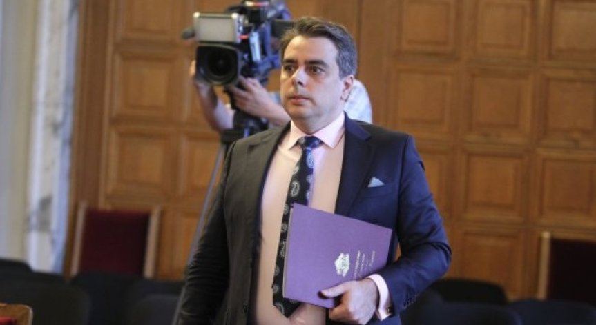 Василев: Блокирали сме $890 000, предназначени за заплати в посолството на Русия