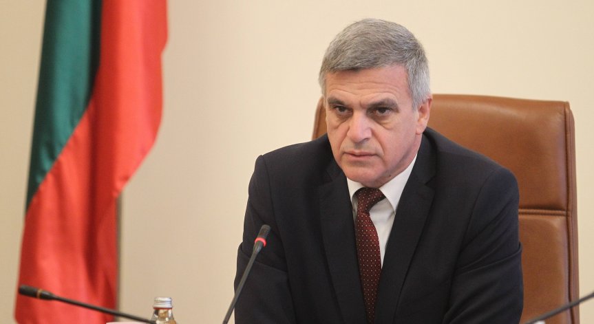 Подготовка за вота: Стефан Янев се среща с областните управители