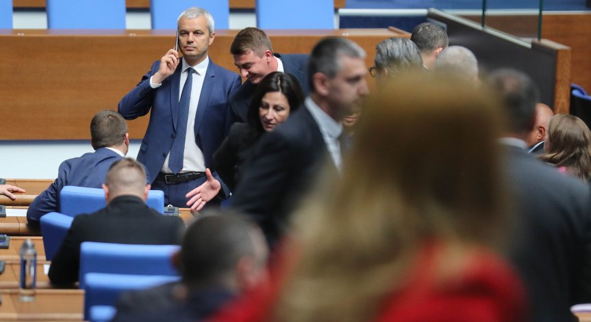 Възраждане внася законопроект вече в четири парламента.