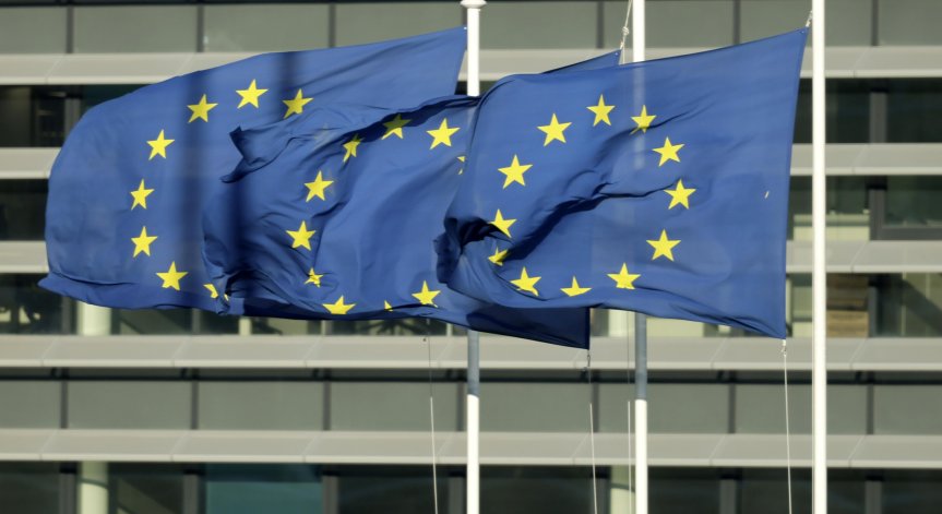 Западът с недоверие към примирието на Москва.