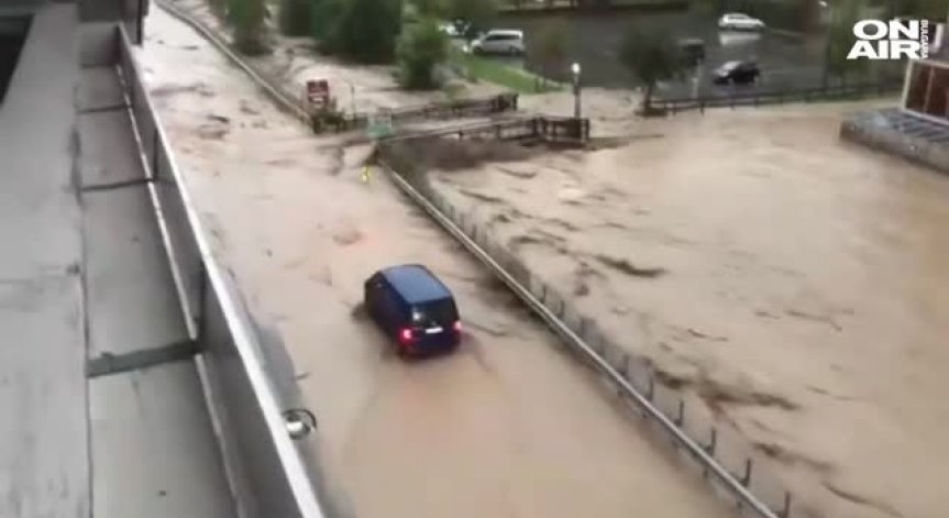 Проливни дъждове откъснаха от света 5 хил. души в Австрия