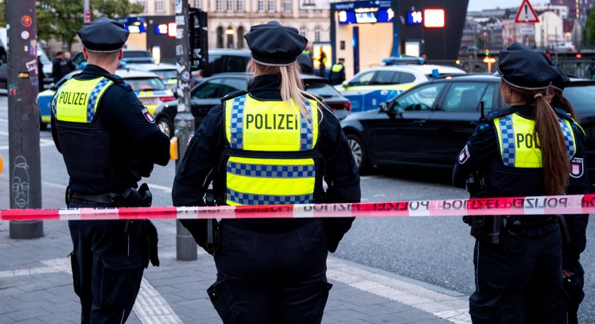 Мотивите за атаката засега остават неясни.