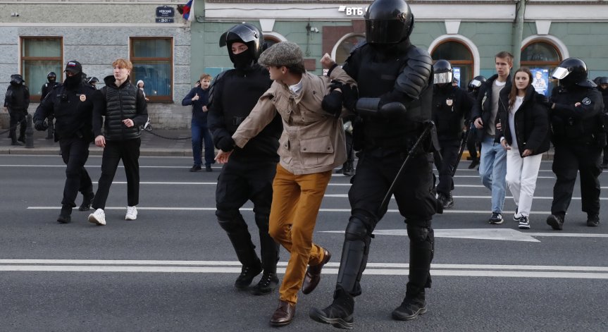 Русия смята да забрани напускането на страната на всички мъже в мобилизационна възраст
