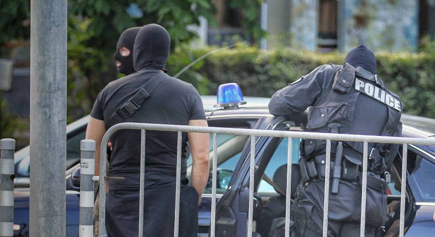 Дрогата е внасяна от чужбина с камиони.