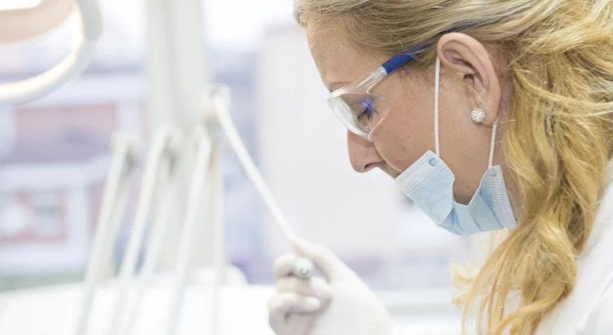 26 чиновници са били глобени, не носили маска на работното си място