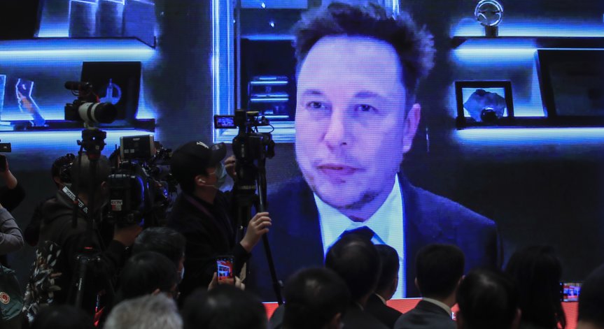 Мъск влиза в съда заради сливането между Tesla и SolarCity