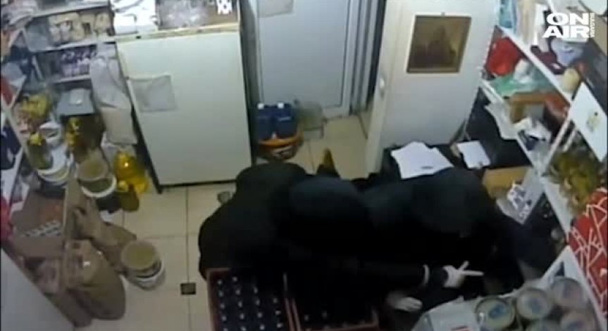 Маскирани тийнейджъри обраха ресторант във Велинград