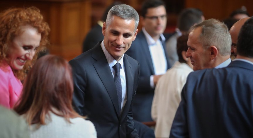  Андрей Гюров си търси правата.