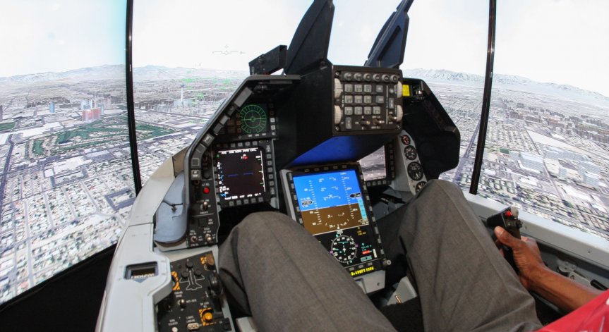 Представиха най-новия F - 16 чрез тренажор в София