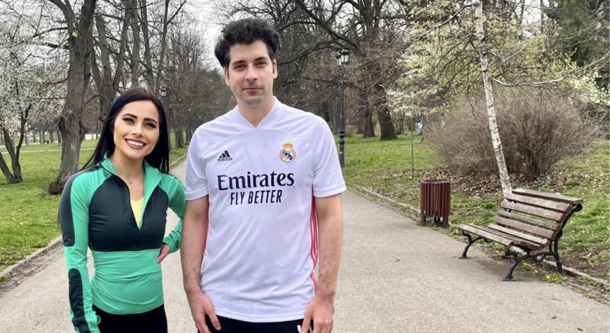 Атанас Пеканов обу маратонките за Петя Кертикова