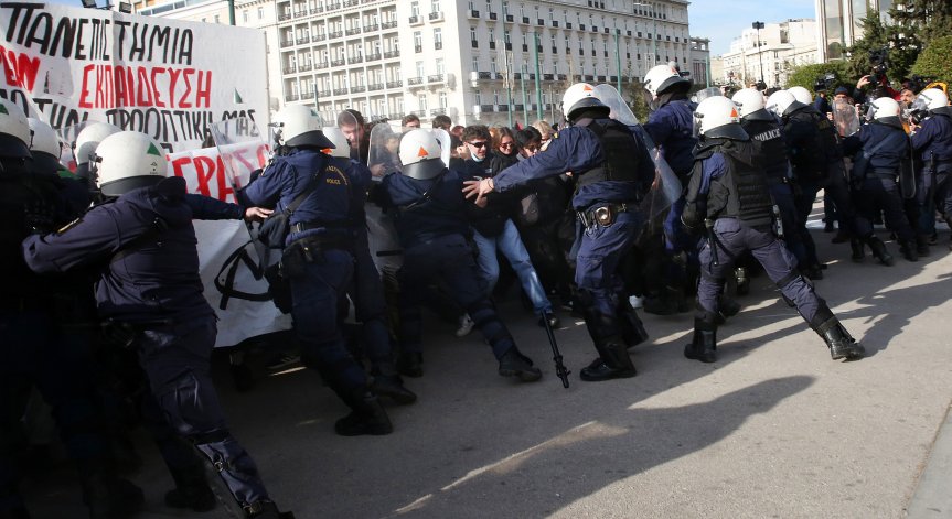 Протести и безредици в Гърция заради откриването на частни университети