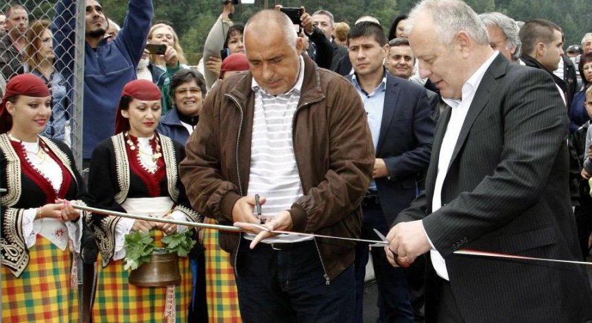 Събраните пари от контрабанда и измами ще осигуряват по-добра 2016, смята Борисов