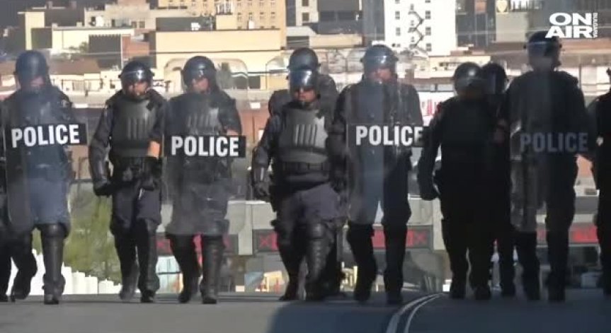 Тръмп заплаши мигрантите, струпани на границата с Мексико