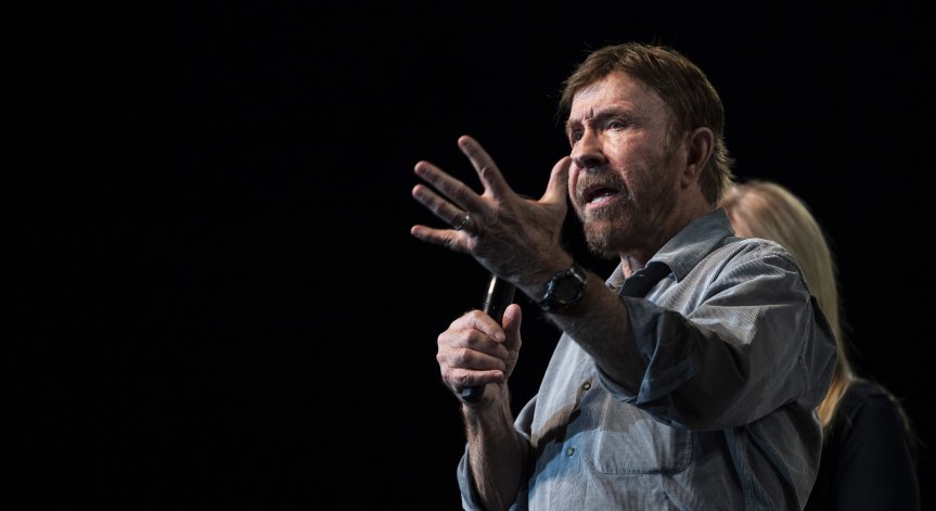 Чък е най-големият от тримата си братя.