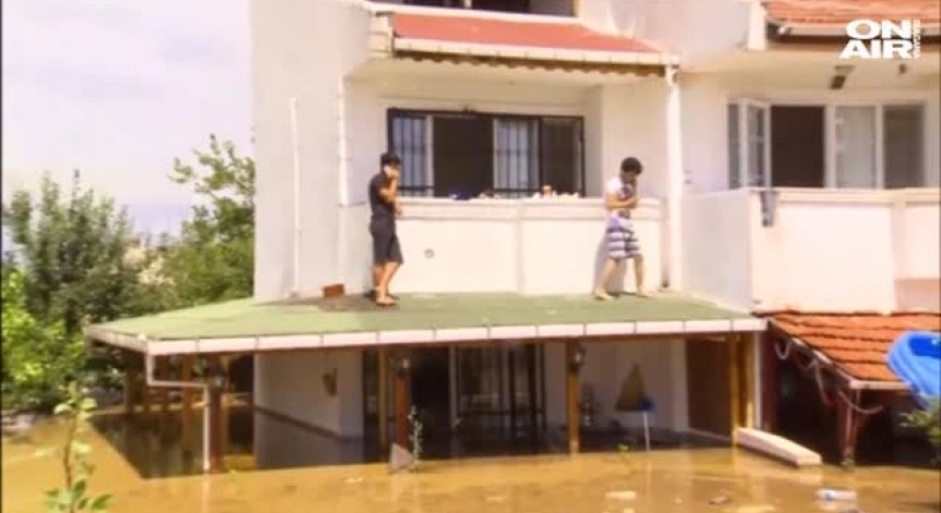 Истанбул постепенно се възстановява от потопа