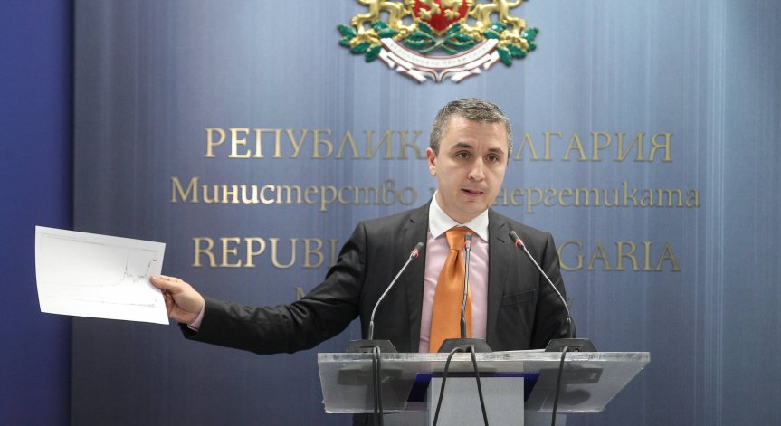 Енергийният министър: Странно е цистерни за мляко да се пълнят с дизелово гориво