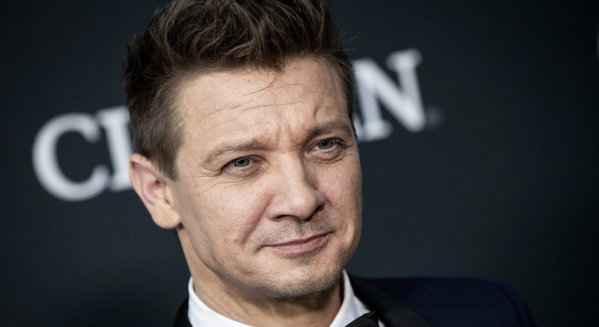 Оперираха звездата от Marvel Джеръми Ренър, състоянието му остава критично