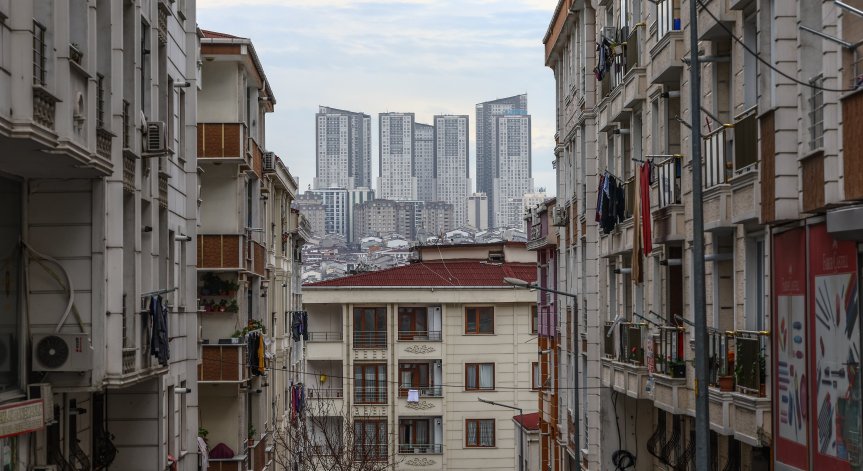 След земетресението в Турция: Гонят с SMS оцелели от здравите им домове