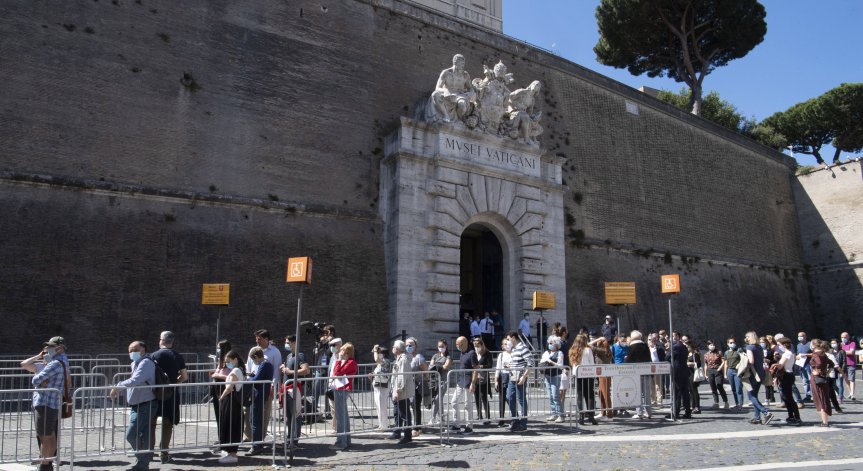 Жест към медиците - безплатен вход за седмица в музеите във Ватикана 