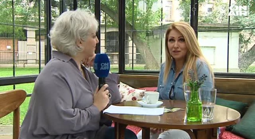 Как прекарва лятото певицата Рени?