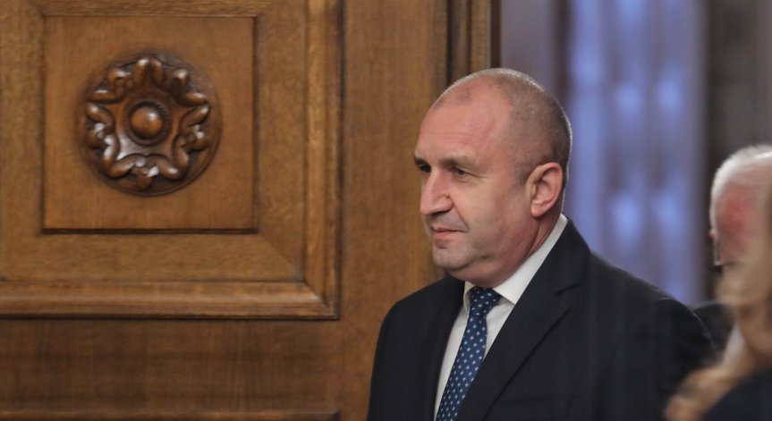 Визитата на Радев във Франция има и друга цел.