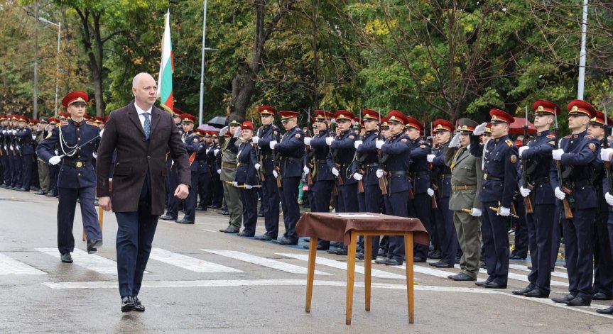Росен Желязков: Заплатите на военните ще продължат да се вдигат
