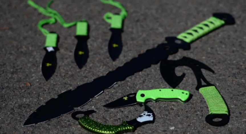 Великобритания забранява зомби ножовете, 6-7 годишни се разхождат с тях