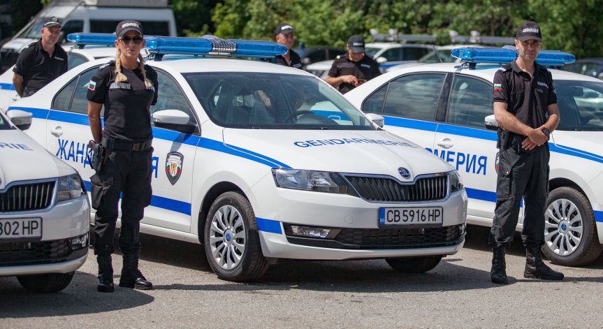30-годишен счупи носа на полицайка и наряза други трима униформени в София