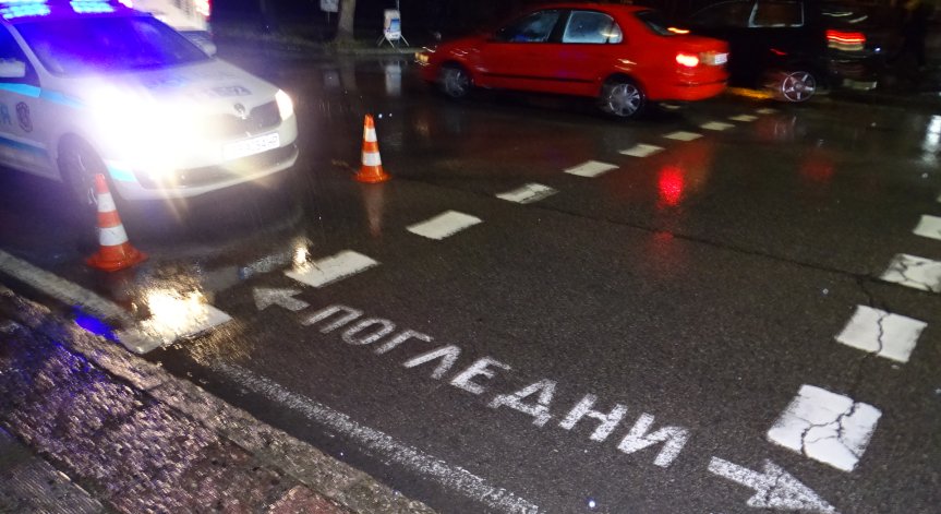 Кола блъсна 17-годишно момче на пешеходна пътека в София, шофьорът избяга