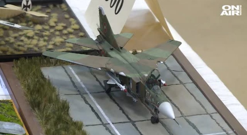 Изложба: Военната техника на България в умален вариант 